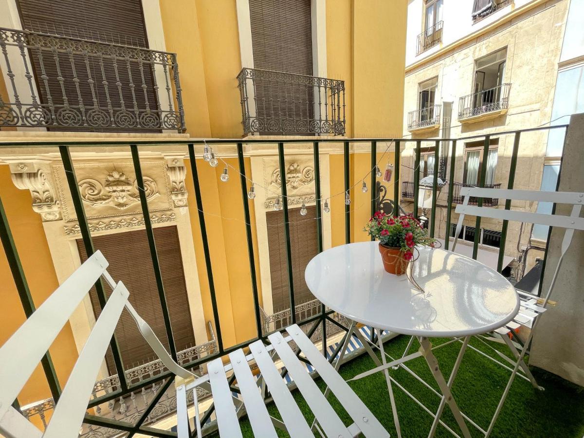 Apartamento Con Mucho Encanto En Pleno Centro Alicante Exterior photo
